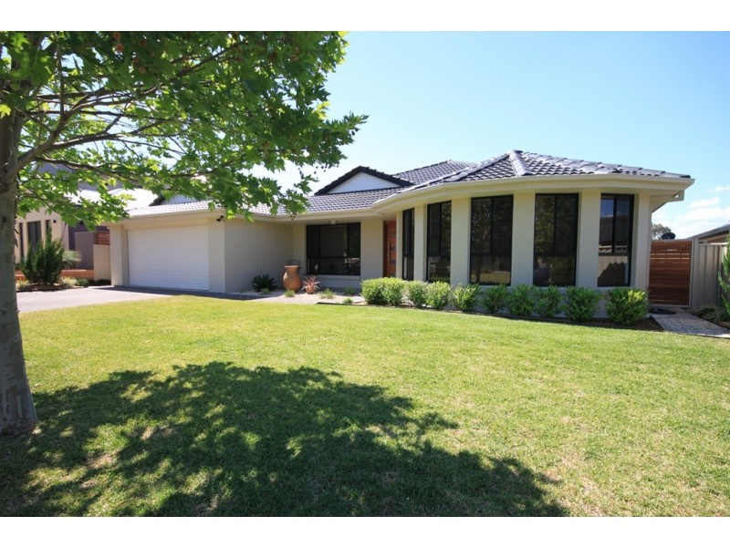 23 The Grange, Tamworth NSW 2340