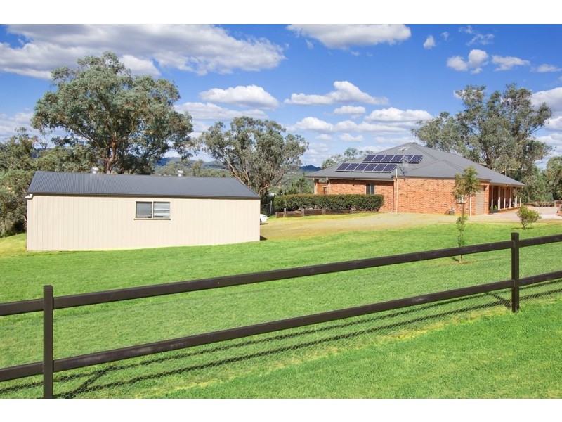 202 Catherine Way, Tamworth NSW 2340