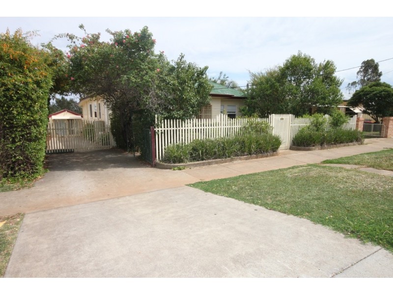 8 Janison Street, Tamworth NSW 2340