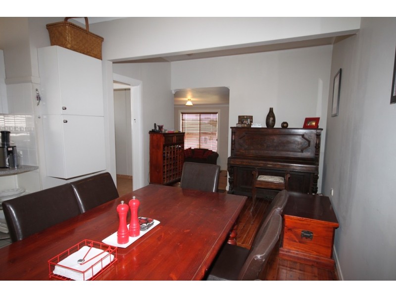 8 Janison Street, Tamworth NSW 2340