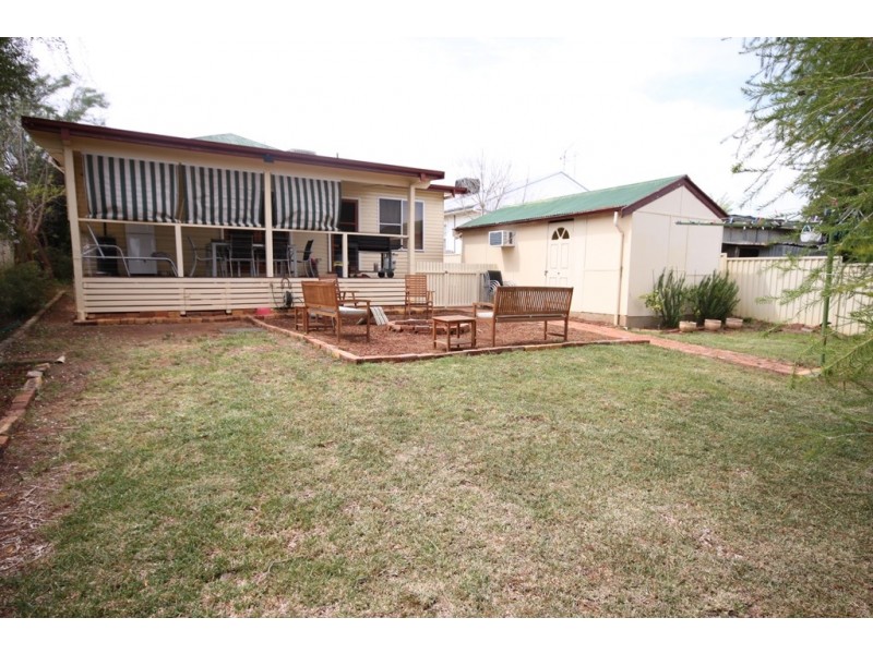 8 Janison Street, Tamworth NSW 2340