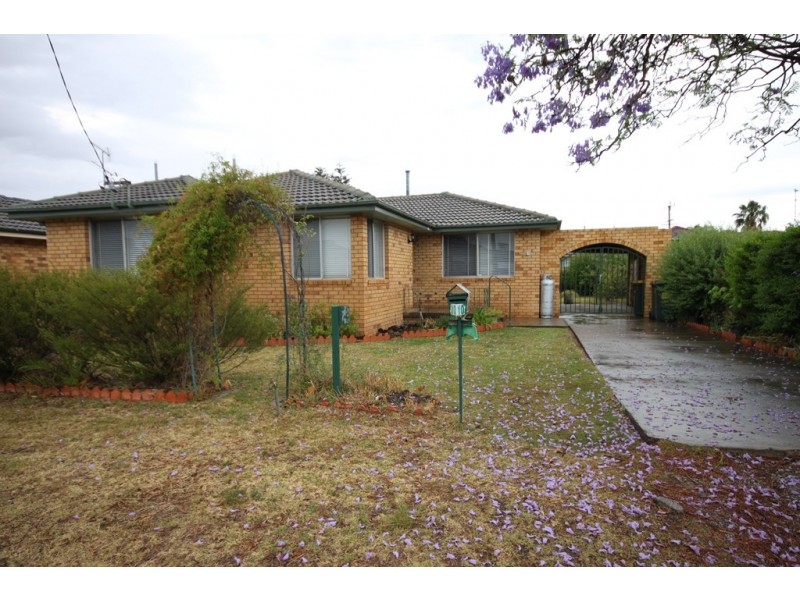 10 Larool Street, Tamworth NSW 2340