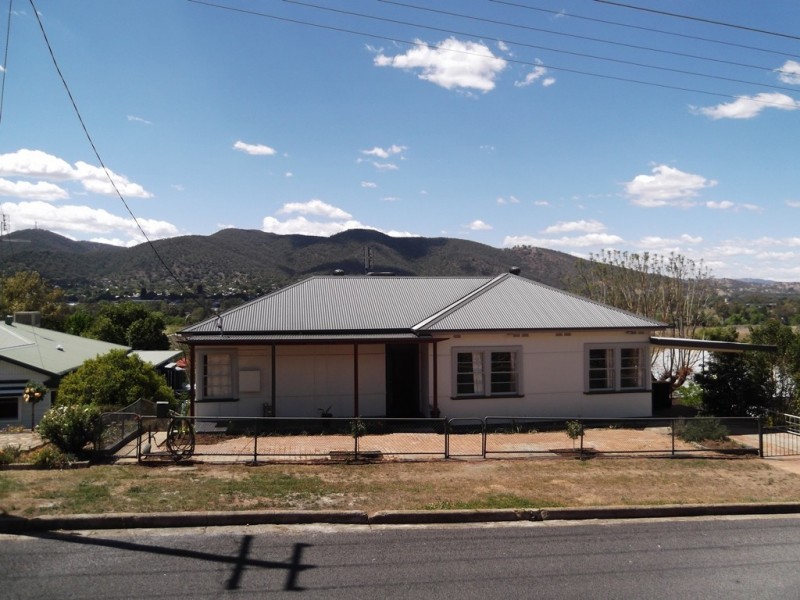 130 Crown Street, Tamworth NSW 2340