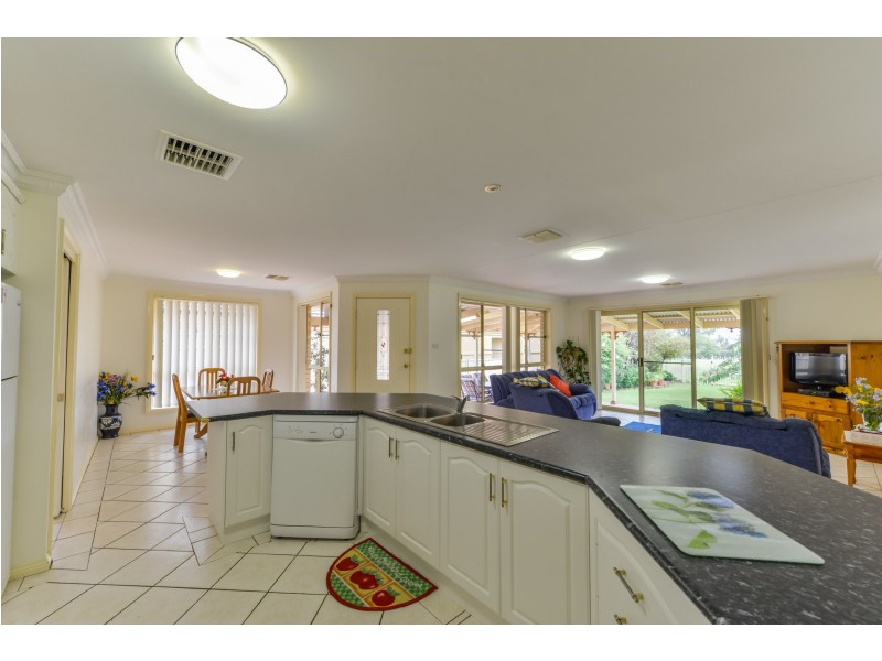 3 The Retreat, Tamworth NSW 2340