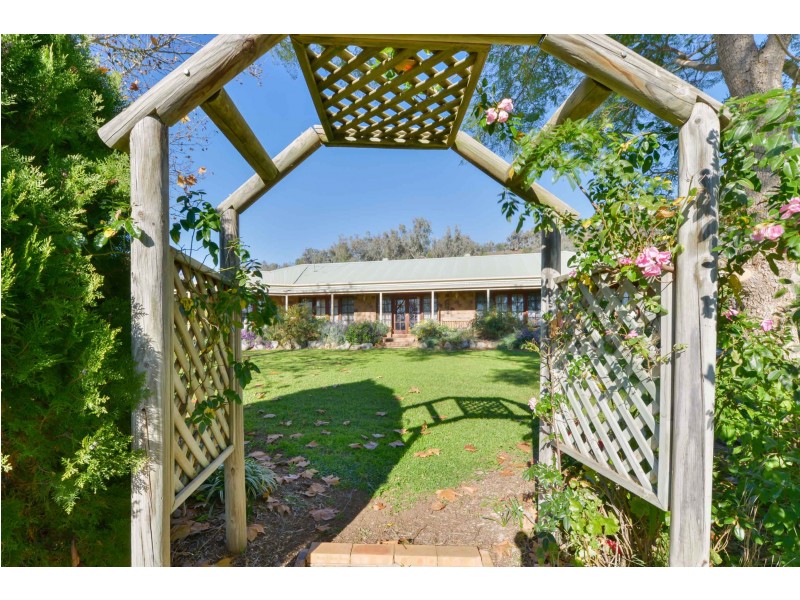 122 Wyndham Close, Tamworth NSW 2340