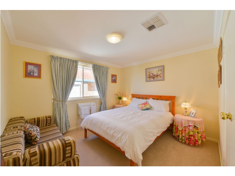 6 Stratford Place, Tamworth NSW 2340