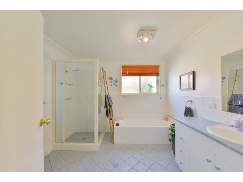 6 Stratford Place, Tamworth NSW 2340