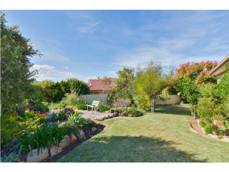 6 Stratford Place, Tamworth NSW 2340