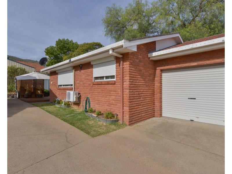2/168 Carthage Street, Tamworth NSW 2340