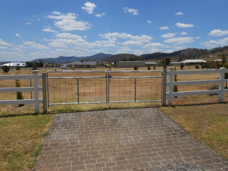 26 Sequoia Drive, Tamworth NSW 2340