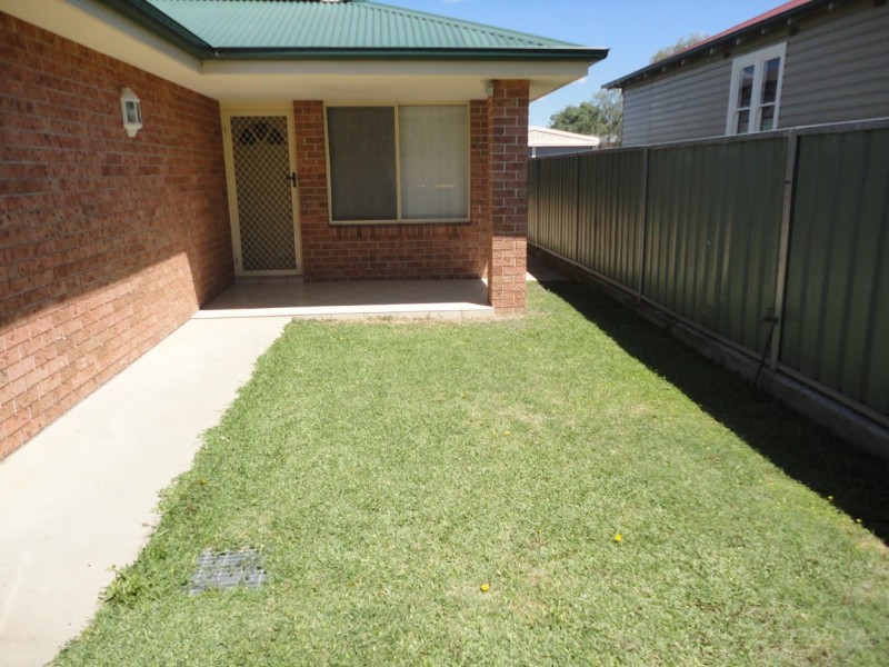 2/12 Dean Street, Tamworth NSW 2340