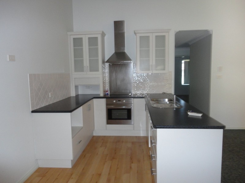 2/12 Dean Street, Tamworth NSW 2340