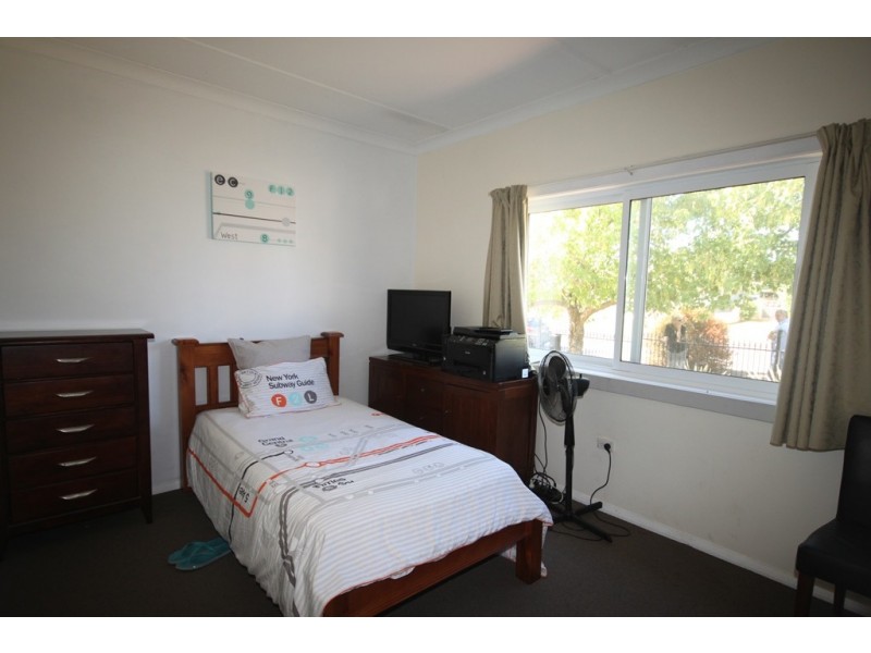 20 Holland Street, Tamworth NSW 2340