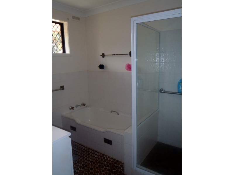 33 Waree Drive, West Tamworth NSW 2340