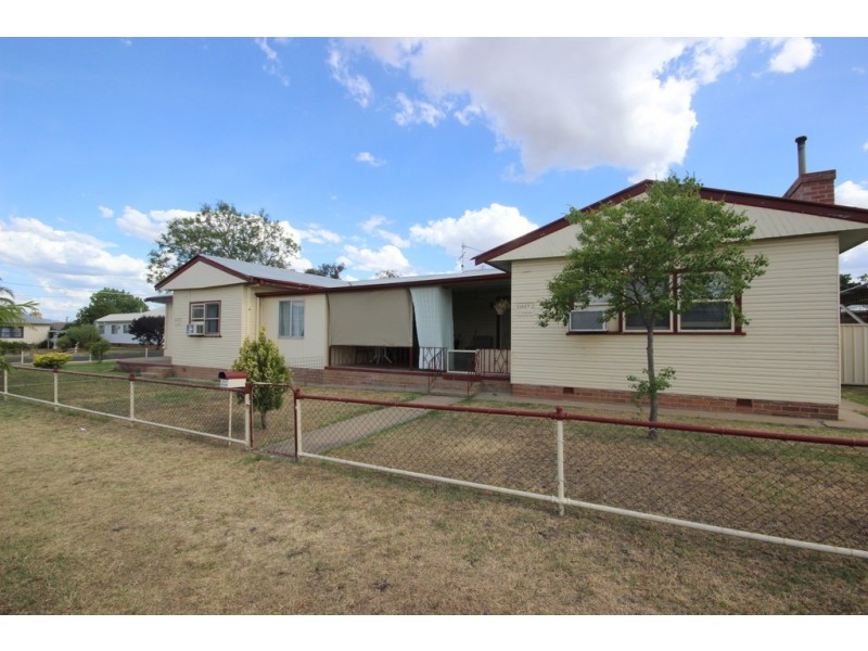 2 Begonia Street, Tamworth NSW 2340
