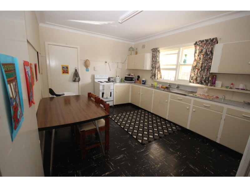 2 Begonia Street, Tamworth NSW 2340