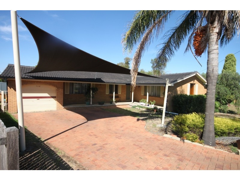 51 Minnamurra Crescent, Tamworth NSW 2340