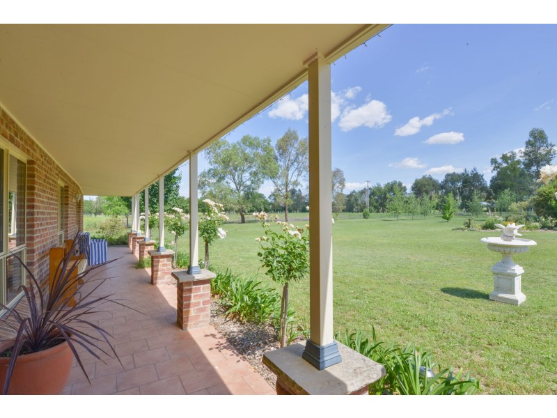 82 Elizabeth Drive, Tamworth NSW 2340
