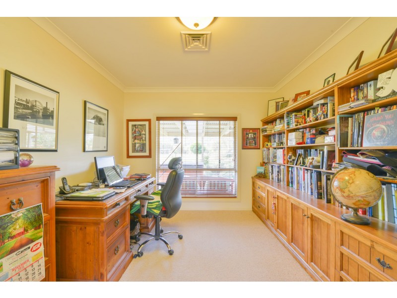 82 Elizabeth Drive, Tamworth NSW 2340