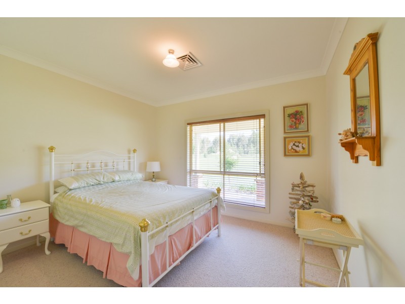 82 Elizabeth Drive, Tamworth NSW 2340