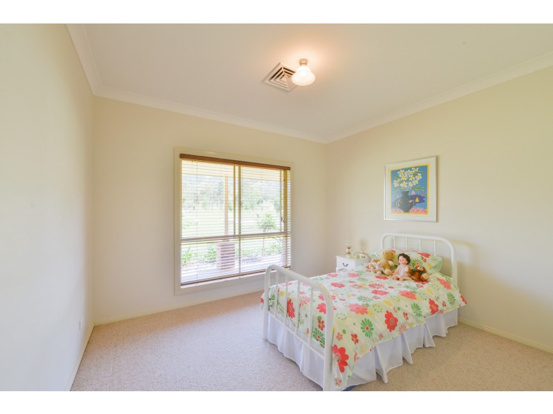 82 Elizabeth Drive, Tamworth NSW 2340