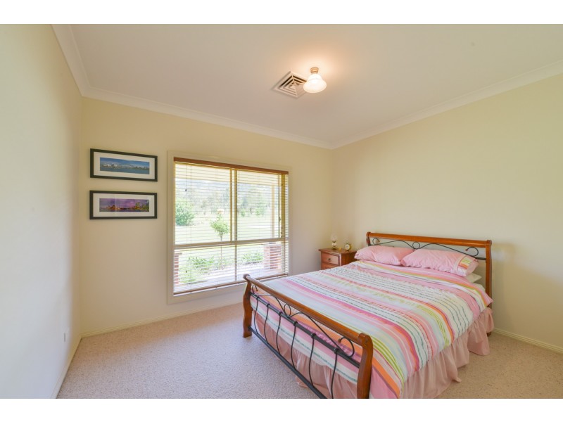 82 Elizabeth Drive, Tamworth NSW 2340