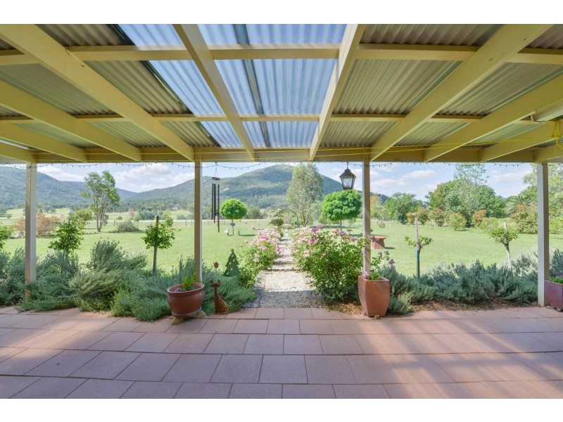 82 Elizabeth Drive, Tamworth NSW 2340