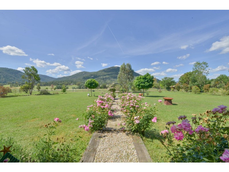 82 Elizabeth Drive, Tamworth NSW 2340