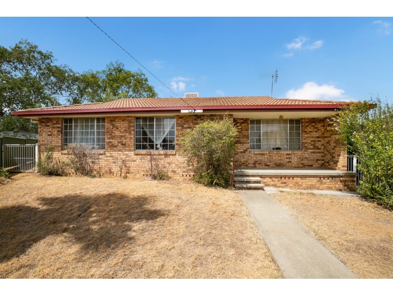 8 Frederick Place, Tamworth NSW 2340