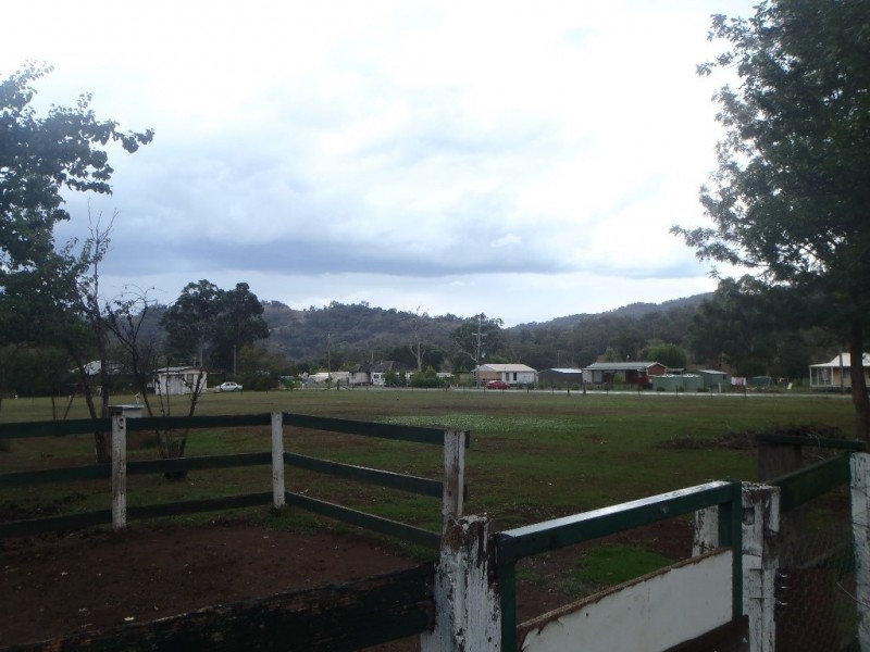 25 Nundle Road, Woolomin NSW 2340