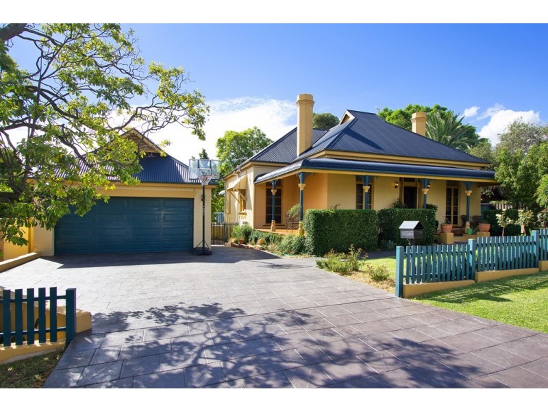 72 White Street, Tamworth NSW 2340