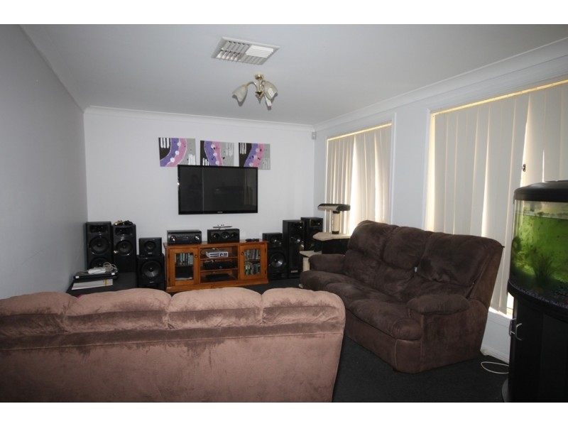 4 Burdekin Place, Westdale NSW 2340