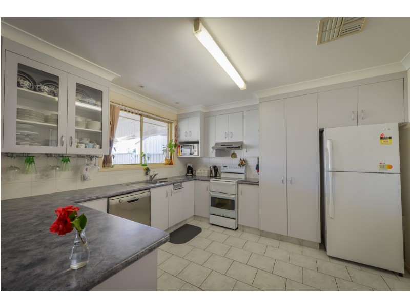 4 Eureka Place, Tamworth NSW 2340