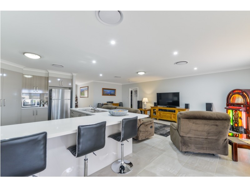 7 Conjola Drive, Tamworth NSW 2340