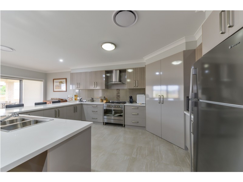 7 Conjola Drive, Tamworth NSW 2340