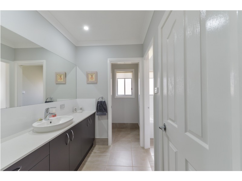 7 Conjola Drive, Tamworth NSW 2340