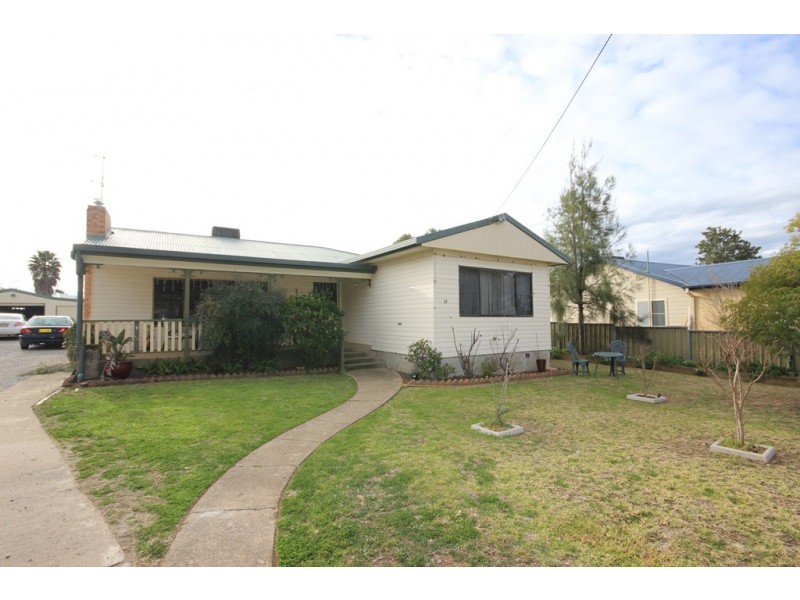 14 Baird Crescent, Tamworth NSW 2340