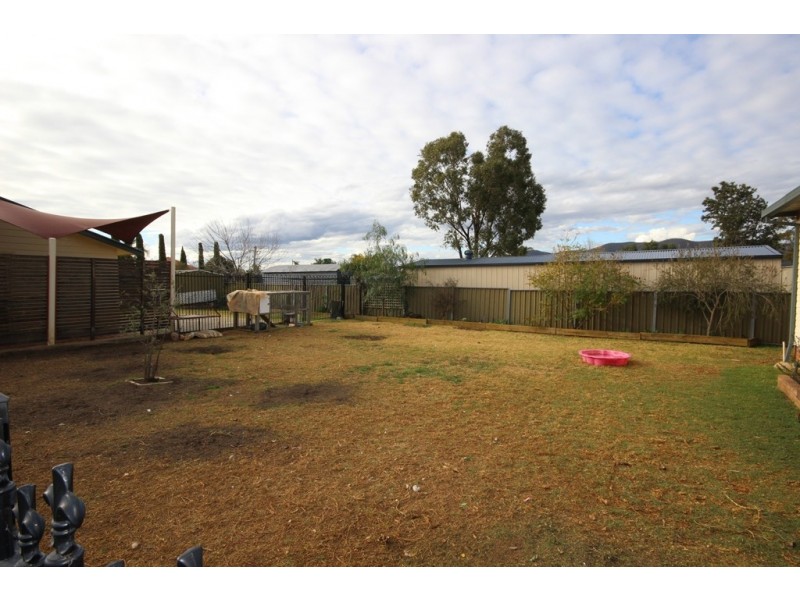 14 Baird Crescent, Tamworth NSW 2340