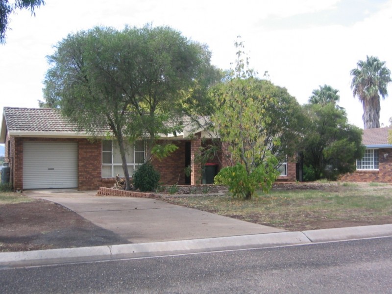 28 Mullumbimby Close, Tamworth NSW 2340