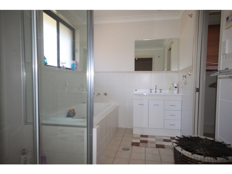 37 Illoura Street, Tamworth NSW 2340