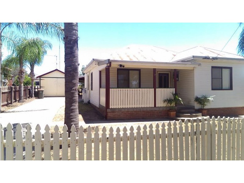17 Park Street, Tamworth NSW 2340