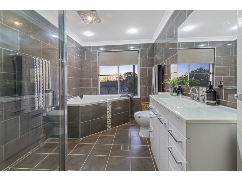 97 Stirling Road, Tamworth NSW 2340