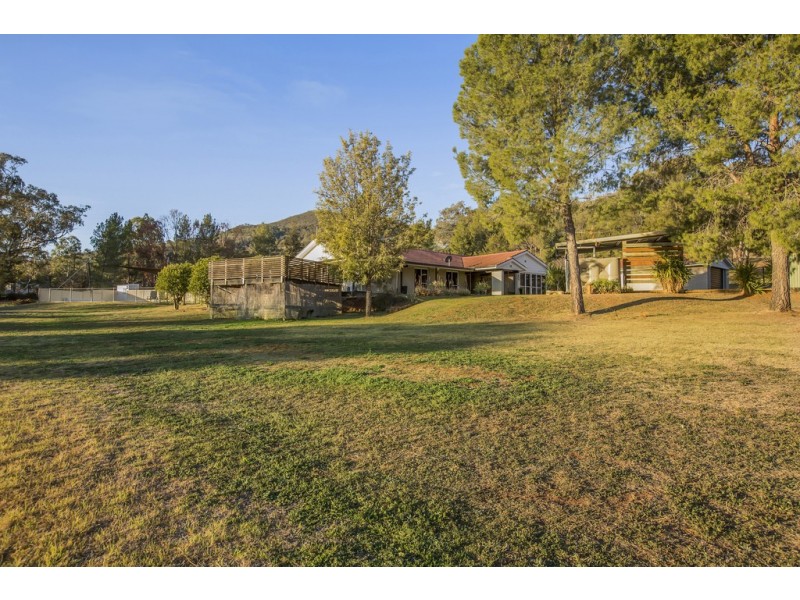 97 Stirling Road, Tamworth NSW 2340