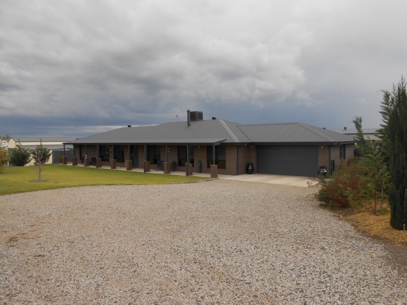 9 Conjola Drive, Tamworth NSW 2340