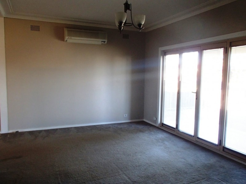 27 Edinburgh Avenue, Tamworth NSW 2340