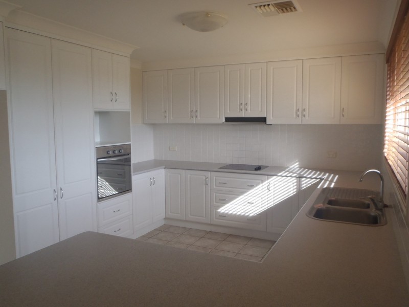 69 Boronia Drive, Tamworth NSW 2340