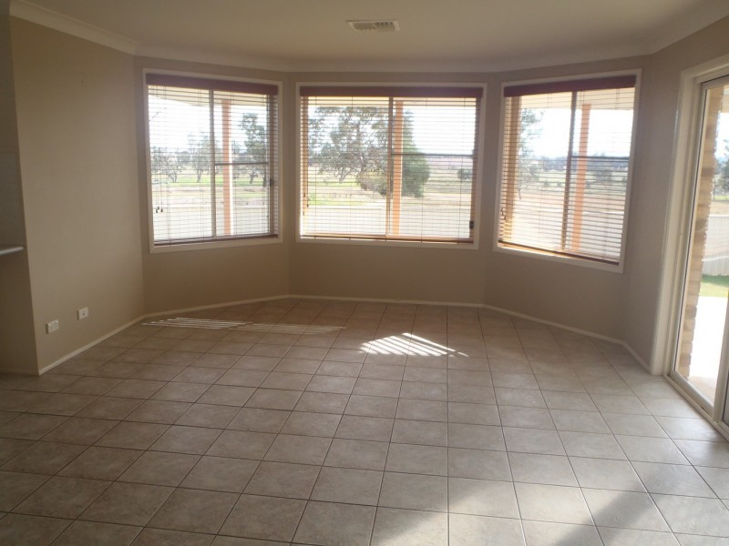 69 Boronia Drive, Tamworth NSW 2340