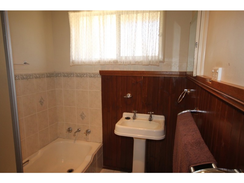 5 Oak Street, Tamworth NSW 2340