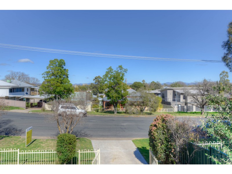 12 Carthage Street, Tamworth NSW 2340