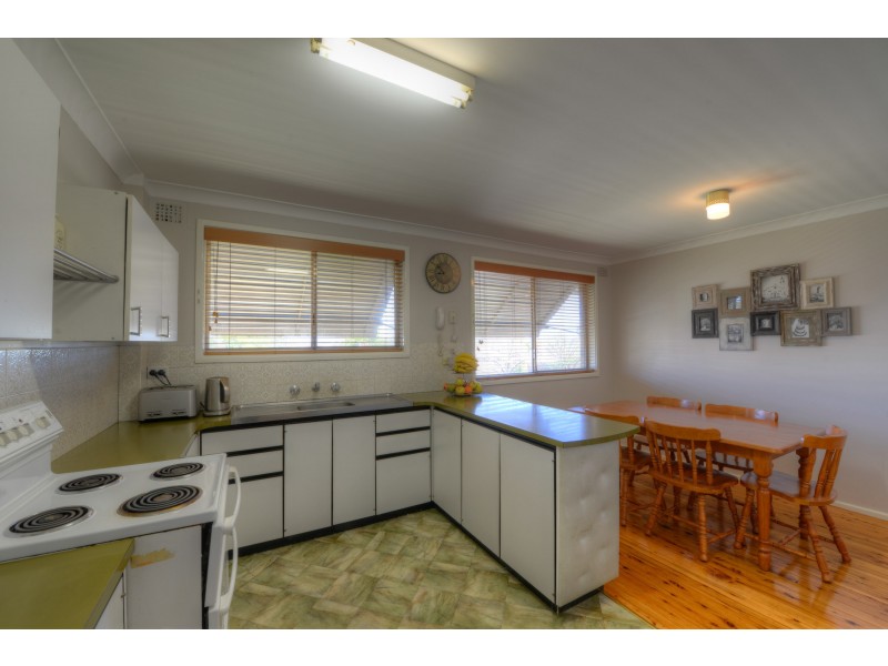 12 Carthage Street, Tamworth NSW 2340